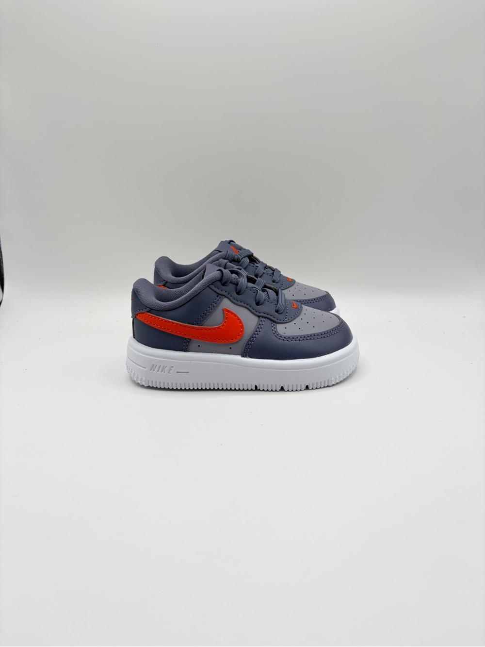 Nike Air Force 1 Low LaceKids Low-Top Sneakers in Gray with Bright Orange Swoosh